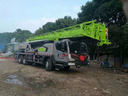 30 Ton Four-Boom Mobile Crane Truck - Image 4