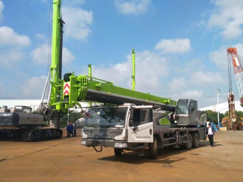 30 Ton Four-Boom Mobile Crane Truck - Image 7