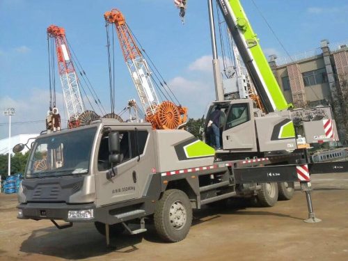 30 Ton Four-Boom Mobile Crane Truck - Image 8