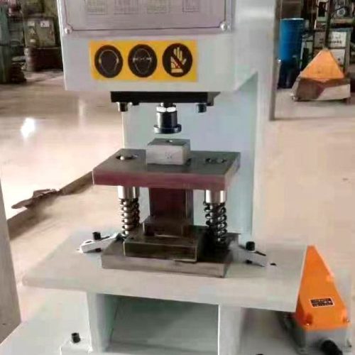 Aluminum Window and Door Pneumatic Punching Press Machine with Four Station - Image 4