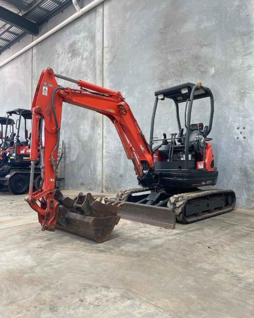 15 Ton Used/New Kubota Tractors B3350 and M704K (2018 Models)