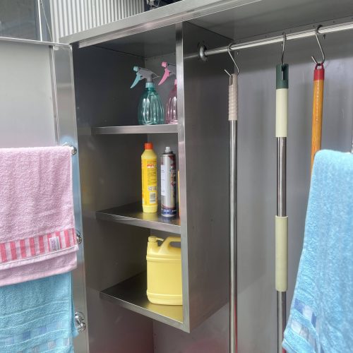 2 Door Stainless Steel Locker Weather-Resistant Outdoor Changing Room Metal Cabinet with Wooden Top - Image 3